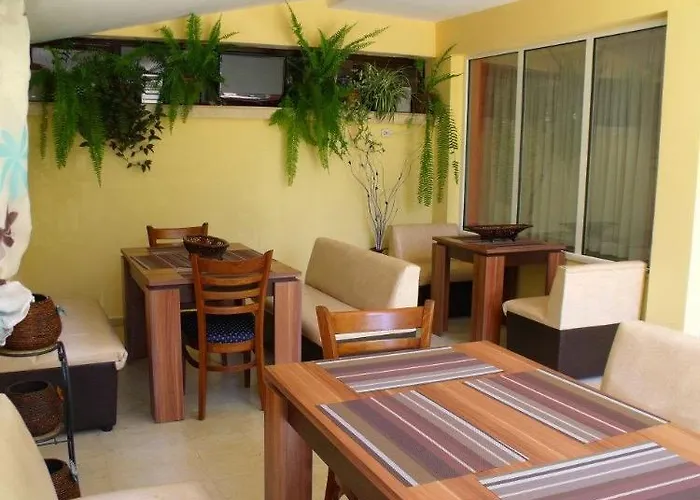 Family Selena Хотел 2*