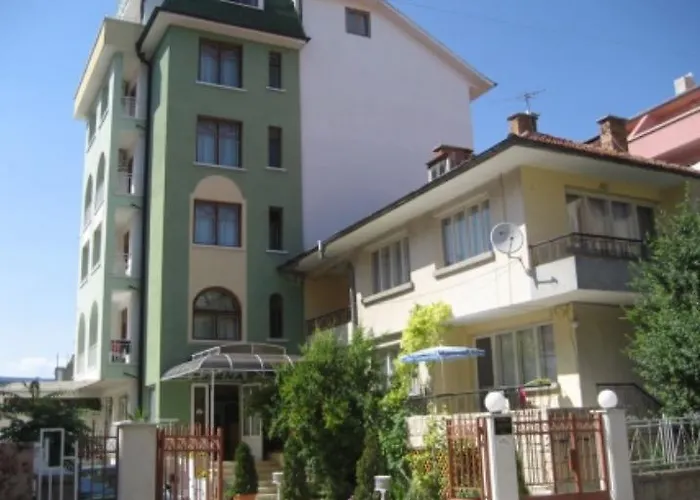 Хотел Family Selena 2*